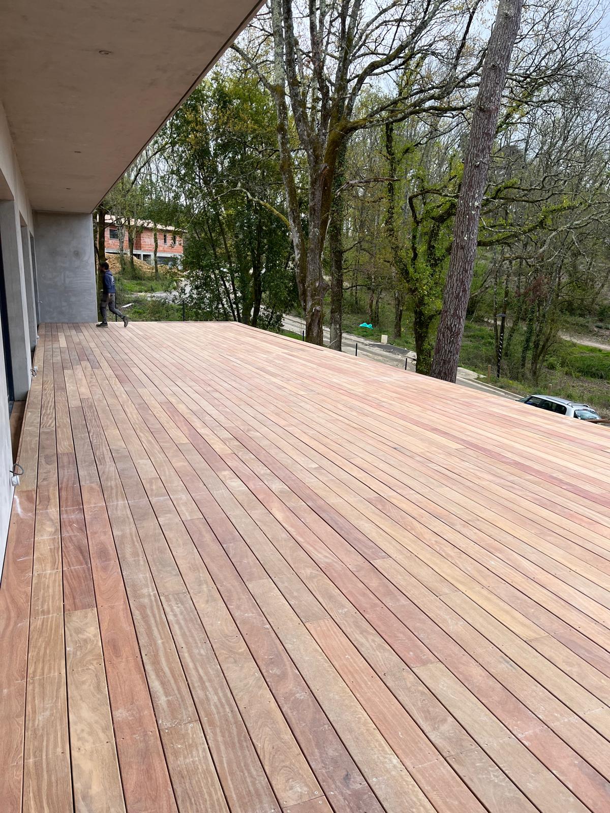 terrasse en bois exotique réalisée par mea créations sur la commune de Bouliac